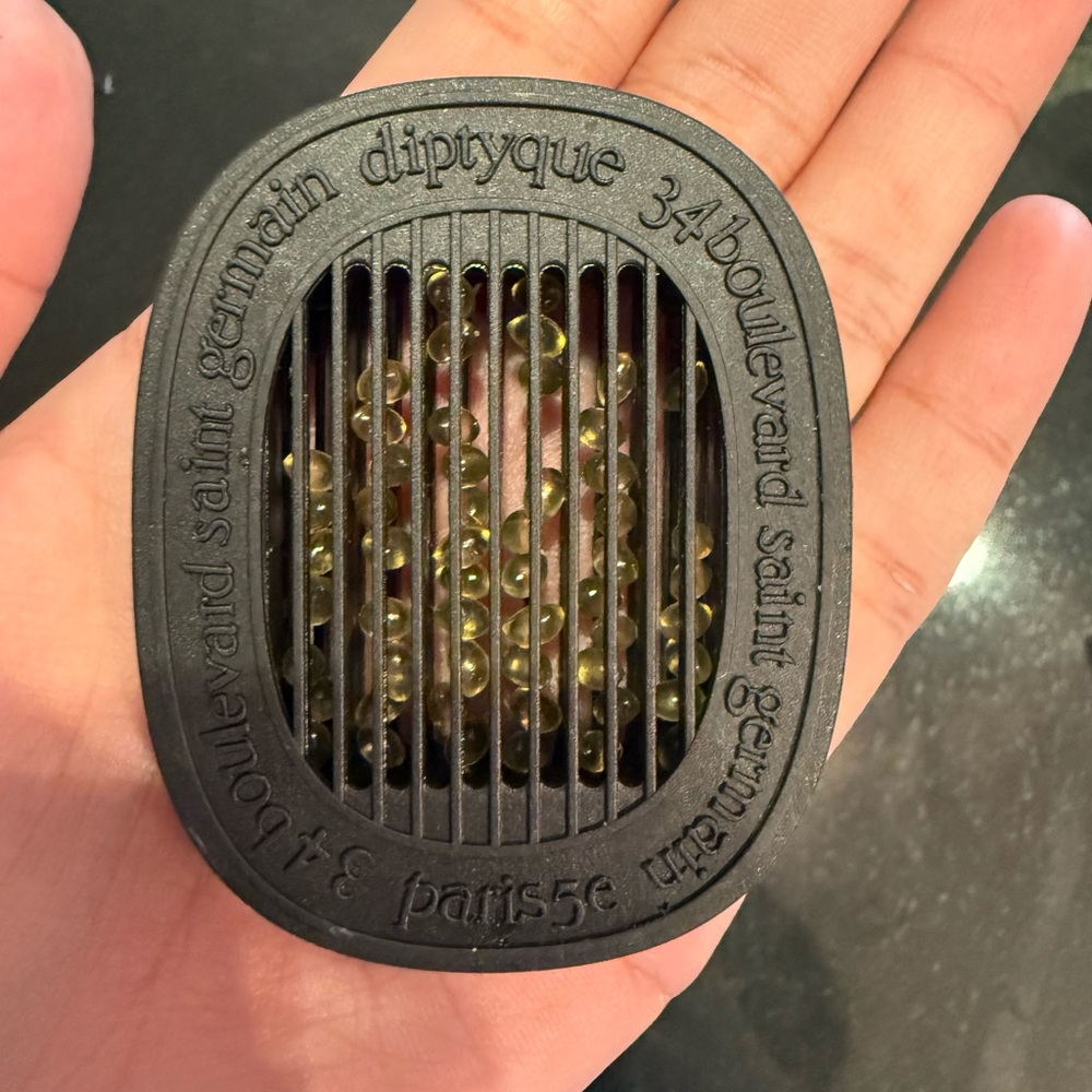 diptyque Black Scent Capsule with Amber Beads